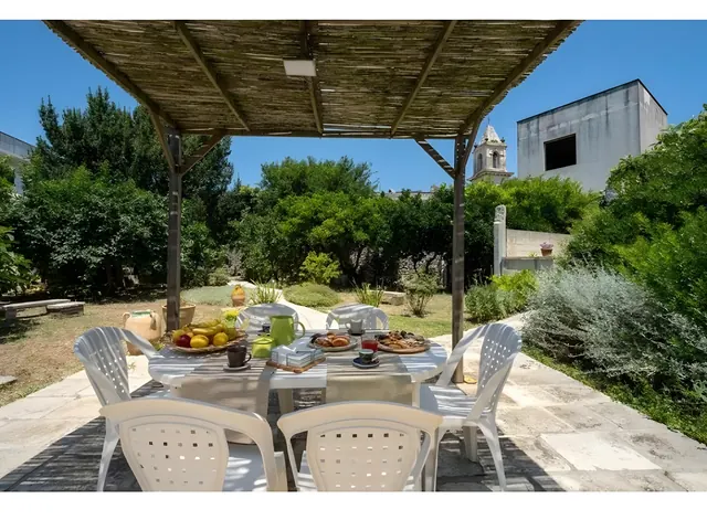 Dimora Elià, giardino con pergolato – Le Dimore di Hanqorias, Muro Leccese