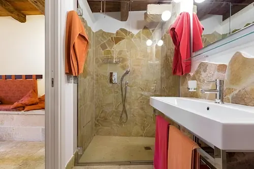 Suite Psema, bagno in pietra – Le Dimore di Hanqorias, Muro Leccese